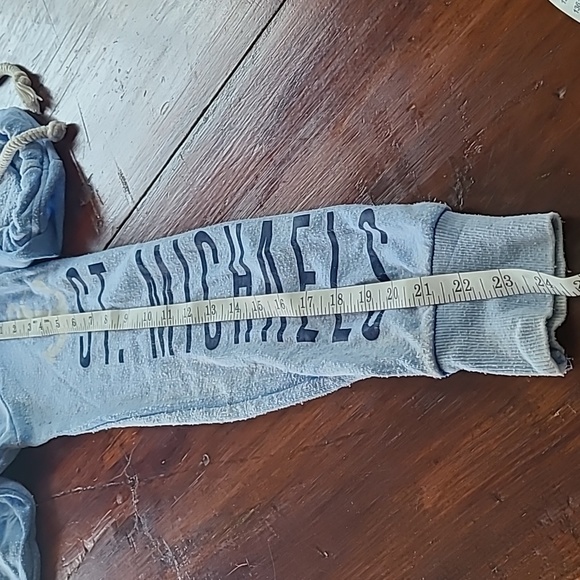 Free with bundle sweater - Picture 3 of 8